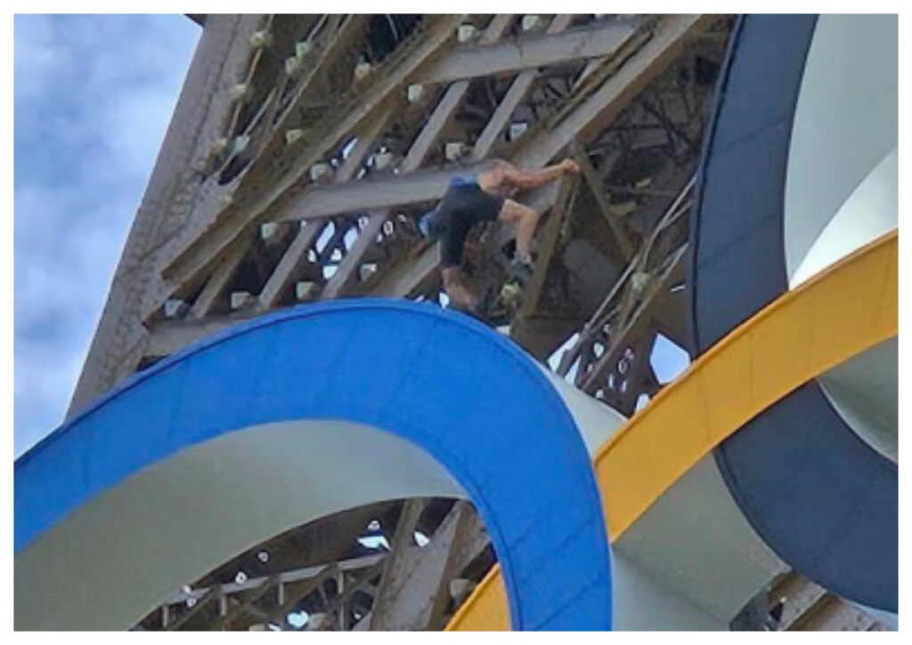 Serba-Serbi Olimpiade, Pendaki Nekat Panjat Menara Eiffel Tanpa Tali di Hari Terakhir Olimpiade