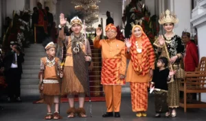 Ma’ruf Amin dan Gibran Rakabuming Hadiri Upacara HUT ke-79 RI di Istana Merdeka Jakarta, Intip Pakaian Adatnya