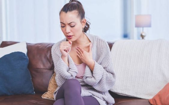 7 Minuman Terbaik untuk Meredakan Tenggorokan Gatal