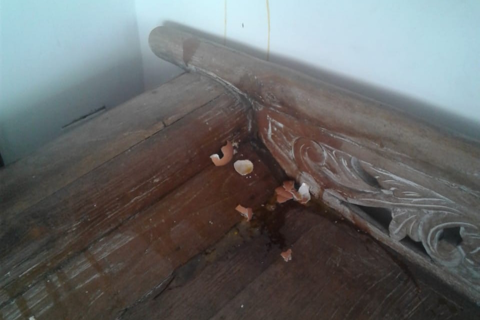 teror telur busuk