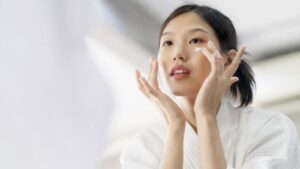 Jangan Sampai Salah! Ini Urutan Skincare Malam Pakai Masker Organik