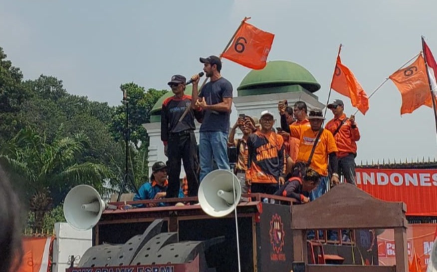 Reza Rahadian Demo/ Tangkapan Layar X