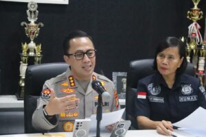 Pengendara Mobil Dikeroyok Gerombolan Pemotor Usai Menegur Mereka yang Melawan Arus