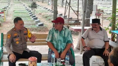 Kapolsek Cipayung, Kompol Dwi Susanto kunjungi tokoh masyarakat dan agama. (aris)