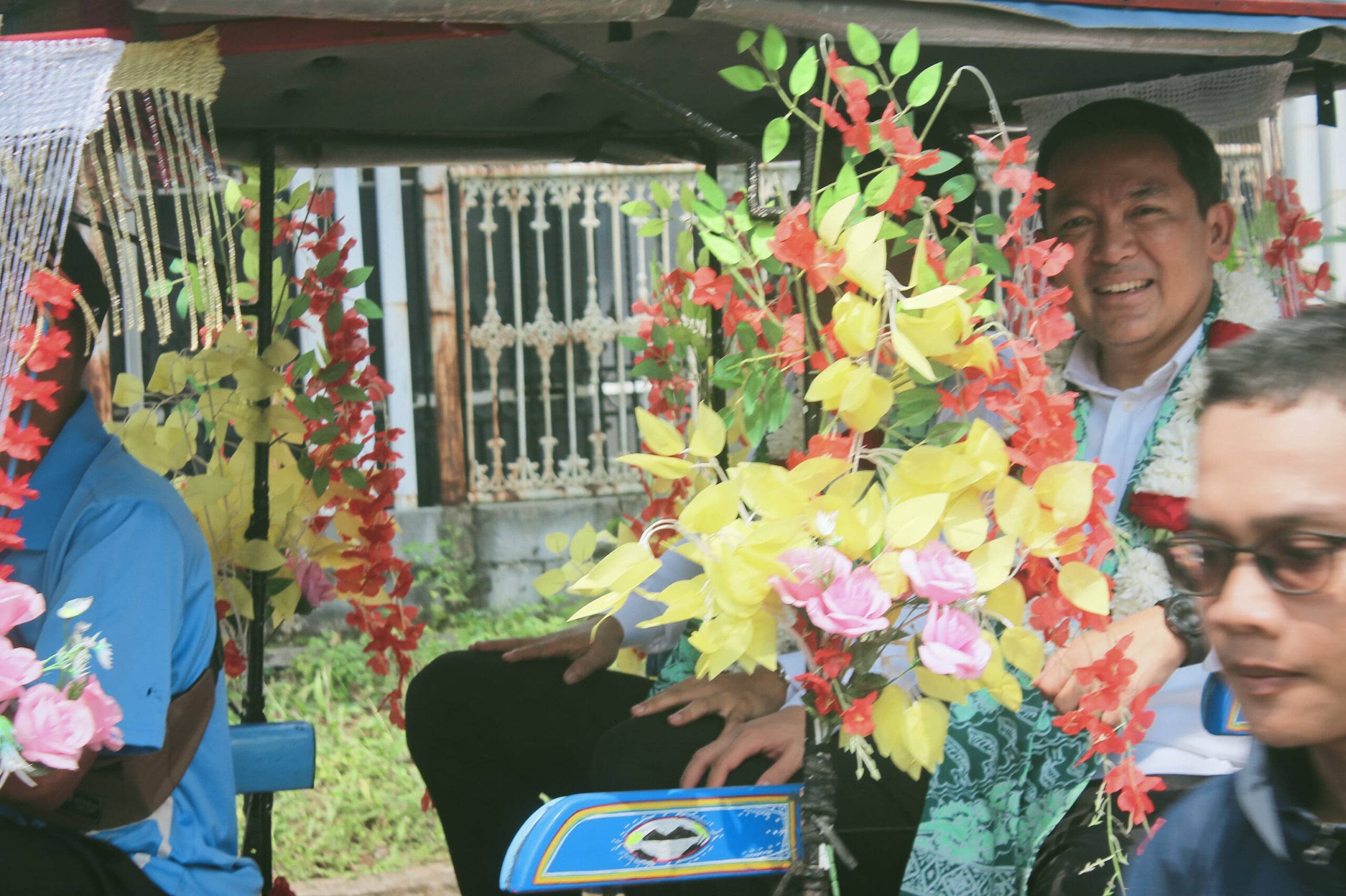 Pasangan Raendi Rayendra-Eka Maulana saat mendaftarkan diri ke kantor KPU kota Bogor.(Nicho)
