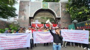 Puluhan Aktifis Demo di Kejagung Terkait Dugaan Korupsi Ratusan Miliar di Banyuasin