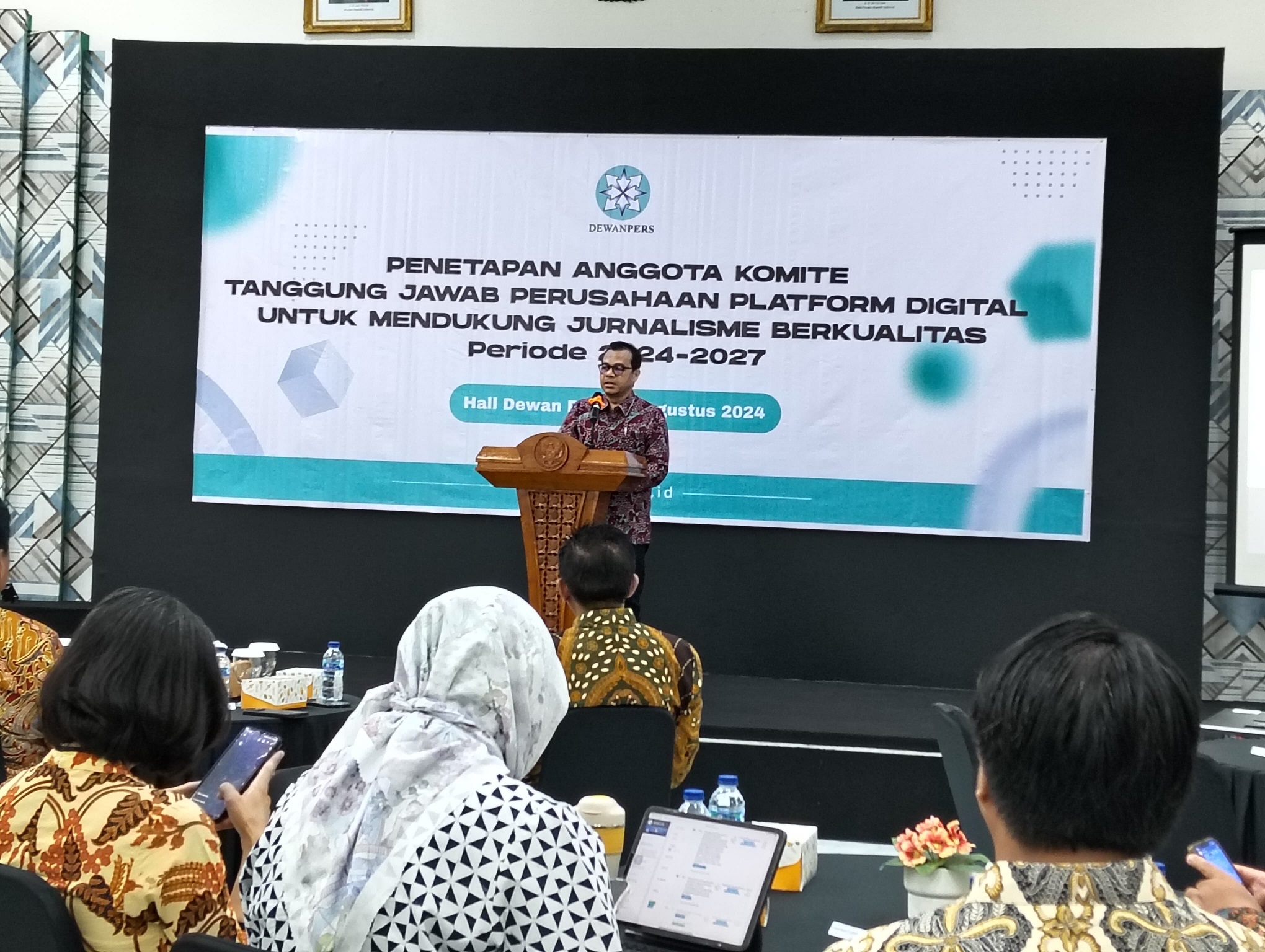 Pengukuhan 11 anggota Komite Tanggung Jawab Perusahaan Platform Digital periode 2024-2027.(Ist)