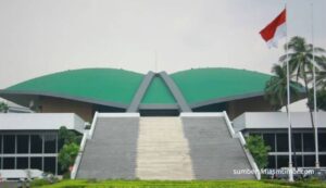 KPU Harus Patuhi Putusan MK dan Abaikan DPR