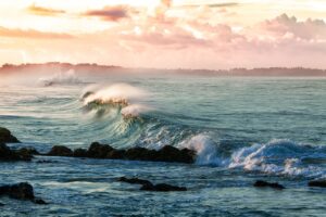 BMKG Ingatkan Potensi Gelombang Tinggi di Laut Selatan Jawa Barat Hingga Yogyakarta Pada 16-19 Desember 2024