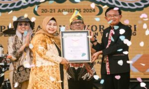 Bentangkan Kain Sasirangan 5,7 Kilometer, Kalsel Pecahkan Rekor MURI