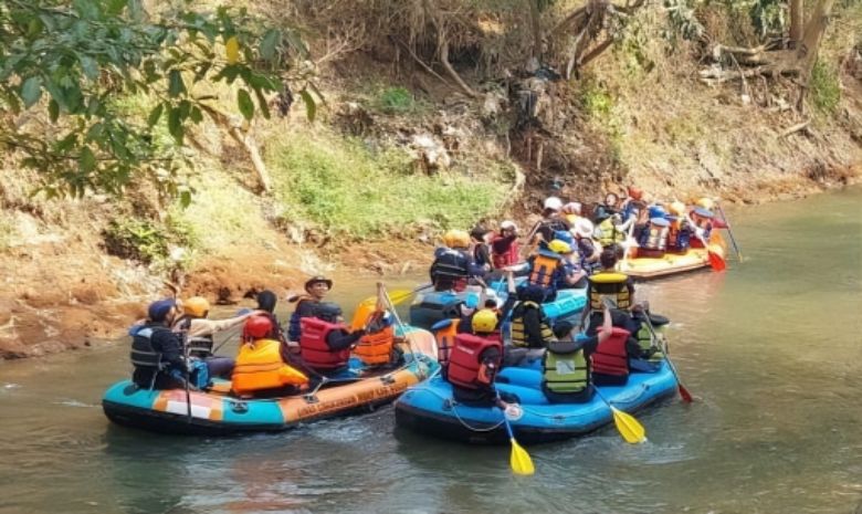 Festival Budaya Susur Sungai Cikeas Kabupaten Bogor :  Berbudaya, dan Berwawasan Lingkungan