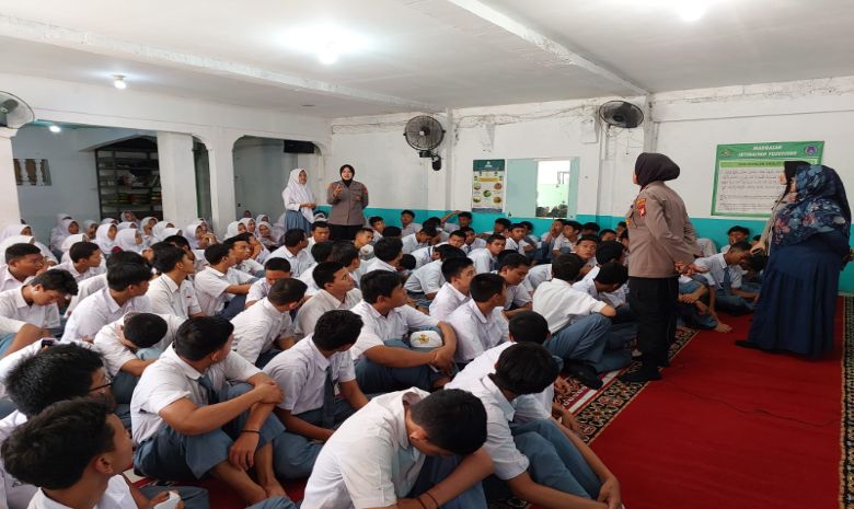 HUT Polwan ke-76, Gelar Acara Goes To School