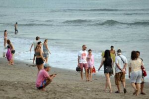 Pemerintah Pusat Bakal Buat Aturan Baru Untuk Wisatawan Asing di Bali