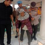 Kapolres Serang AKBP Condro Sasongko mengunjungi warga ke Kampung Cisait, Kecamatan Kragilan,