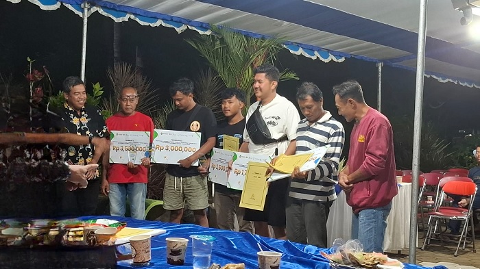 Usung Naga Kembar, Pelayang Tulungagung Juarai Festival Layang-layang di Pantai Ketawang Purworejo