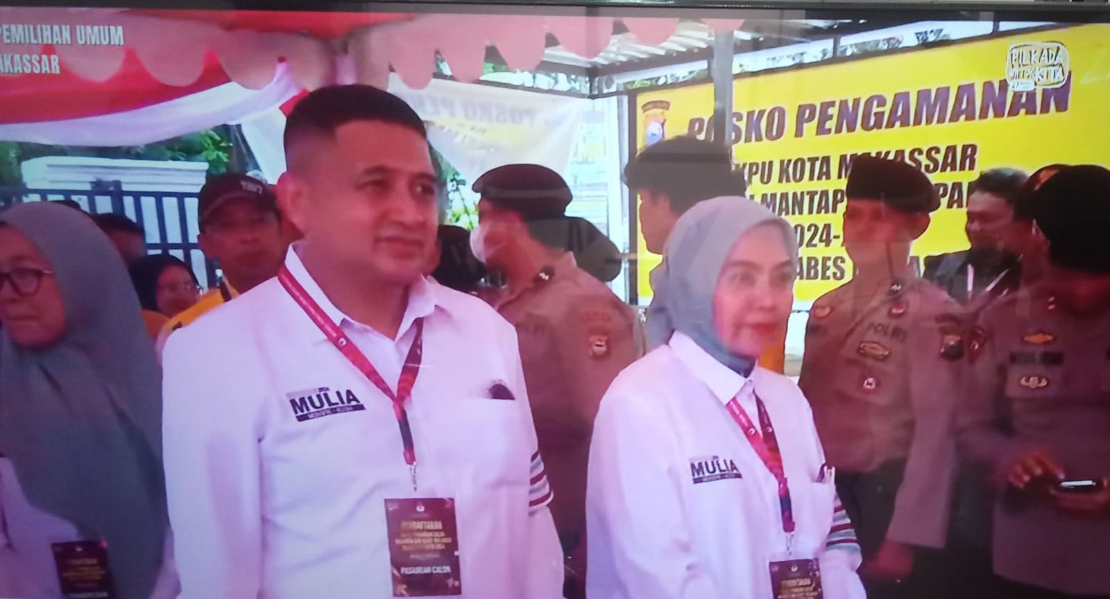 Pasangan Munafri Arifuddin - Mustika Aliyah Ilham tiba di KPU Makassar untuk menyerahkan dokumen pendaftaran Pilwali Makassar. (ist)