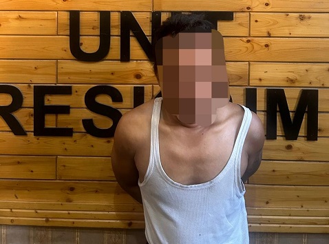 Maling kotak amal nyungsep ke sawah setelah dikepung massa