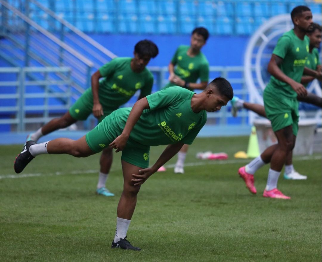 Gelandang PSM Makassar, Ananda Raehan, dalam sesi latihan tim di Stadion Batakan, Balikpapan, Kalimantan Timur. (Media Officer PSM)