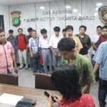 105 Pendemo yang ditahan Polres Jakarta Barat dipulangkan. (Aris)