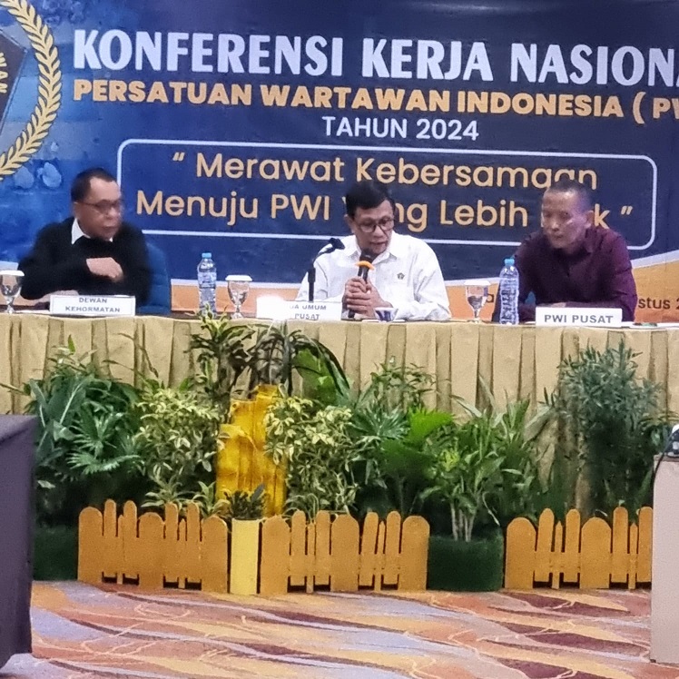 Ketum PWI Pusat Hendry Ch Bangun berbicara di Konkernas PWI di Banjarmasin