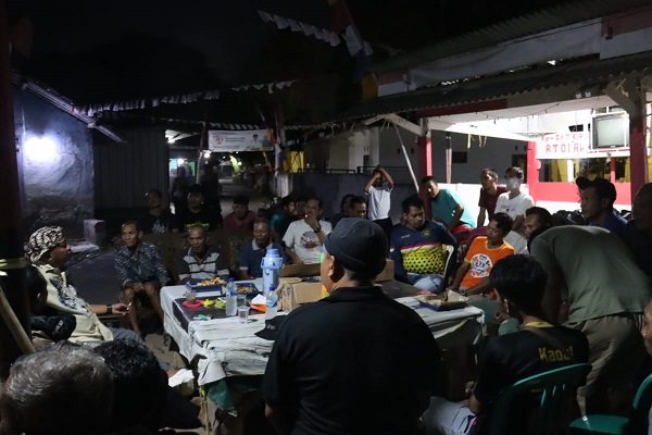 Kapolres Serang ikut ronda malam bersama warga.