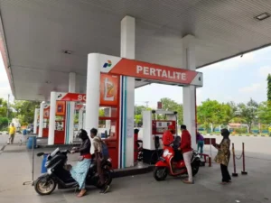 Kenaikan BBM Mulai Berlaku, Pertamax Cs Tembus Rp12.300 per Liter