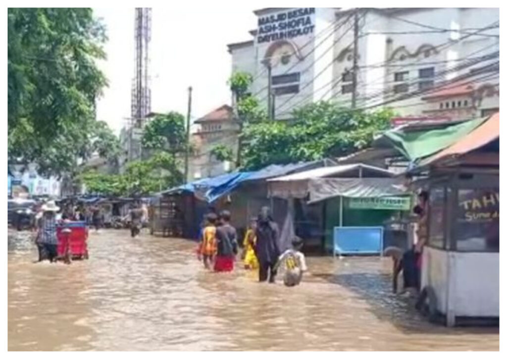 Cuaca Ekstrem di Bandung: Hujan Deras Picu Banjir di Wilayah Rawan