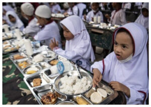 Program Makan Bergizi Gratis, Ambisi Besar, Risiko Tinggi