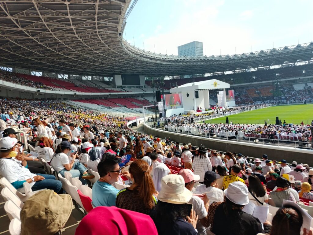 Pesan Paus Fransiskus di Stadion GBK: Jangan Lelah Bangun Peradaban Perdamaian 