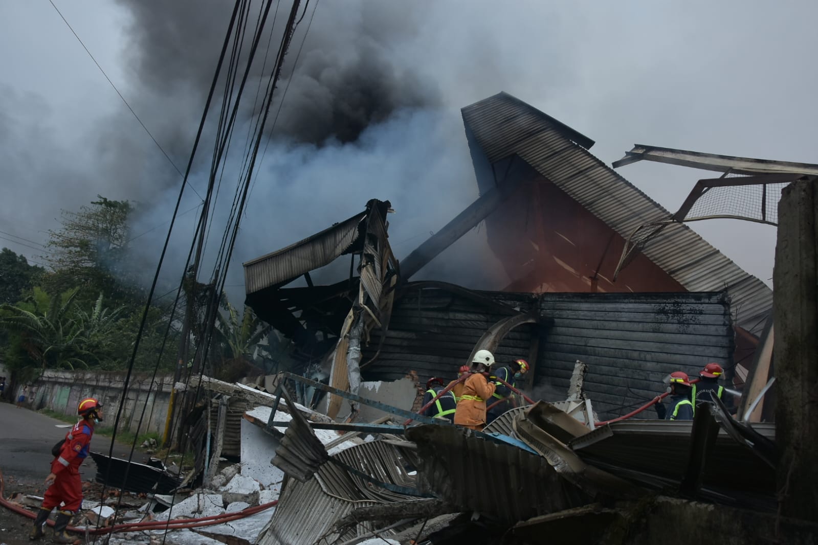 pabrik ludes terbakar