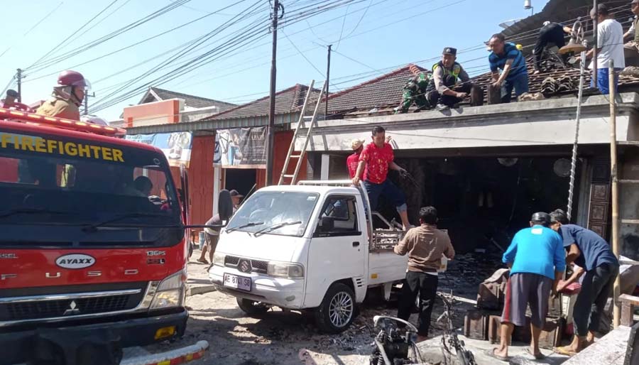 Diduga Over Charging Baterai Sepeda Listrik Meledak, Ruko Terbakar