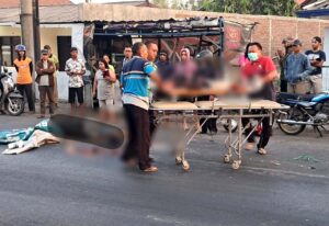 Tabrak Truk Parkir dua Warga Jombang Hembuskan Nafas Terakhir