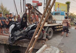 Naik XMAX Pemuda Tulungagung Masuk Selokan Meninggal