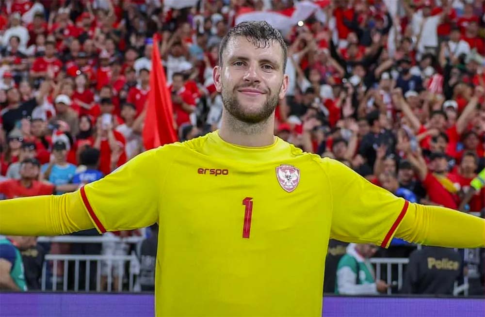 Maarten Paes absen melawan China. (Ist)