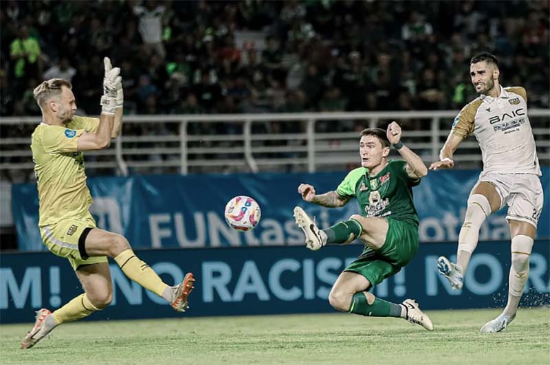 Persebaya Kokoh di Puncak Klasemen Meski Bermain Imbang