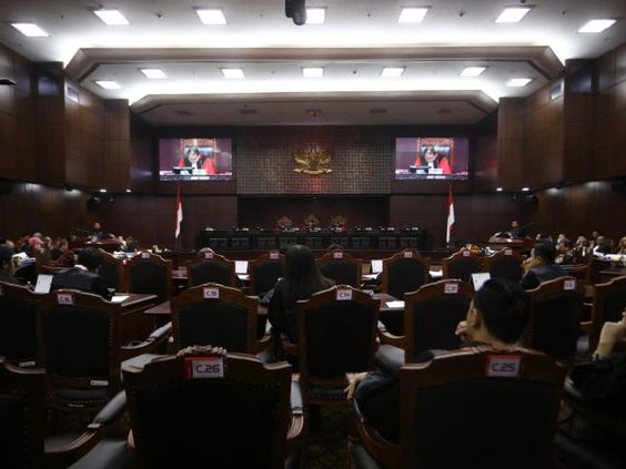 Perbedaan Antara Negara Hukum dan Negara Kekuasaan