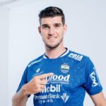 Pesan Menohok Nick Kuipers usai Kericuhan Persib vs Persija ‘Kenapa Kami Tidak Aman di Stadion Sendiri?’