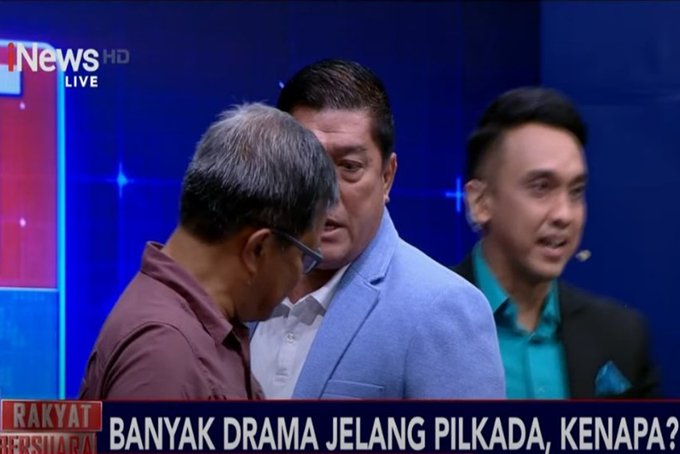 Rocky Gerung Sebut Soal Penjilat, Silfester Matutina Emosi di Panggung