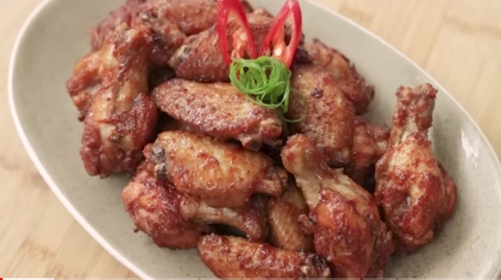 resep Spicy Chicken Wings yang pas disajikan untuk menu makan siang.