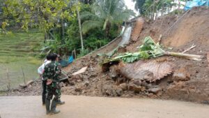 Terjadi Pergeseran Tanah di Garut Selatan, Puluhan Rumah Terancam!