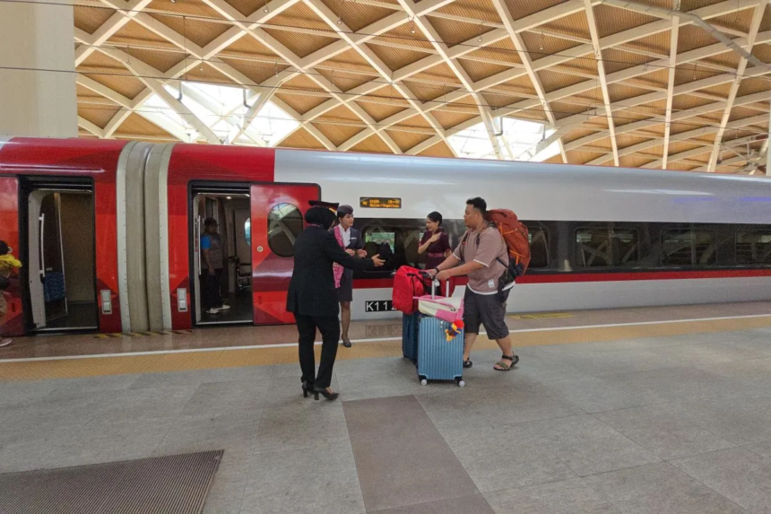 Kereta Cepat Jakarta-Bandung (KCJB) atau dikenal dengan sebutan Whoosh.