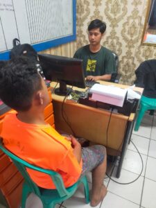Kepergok Curi Kotak Amal, Pemuda Bonyok Diamuk Massa