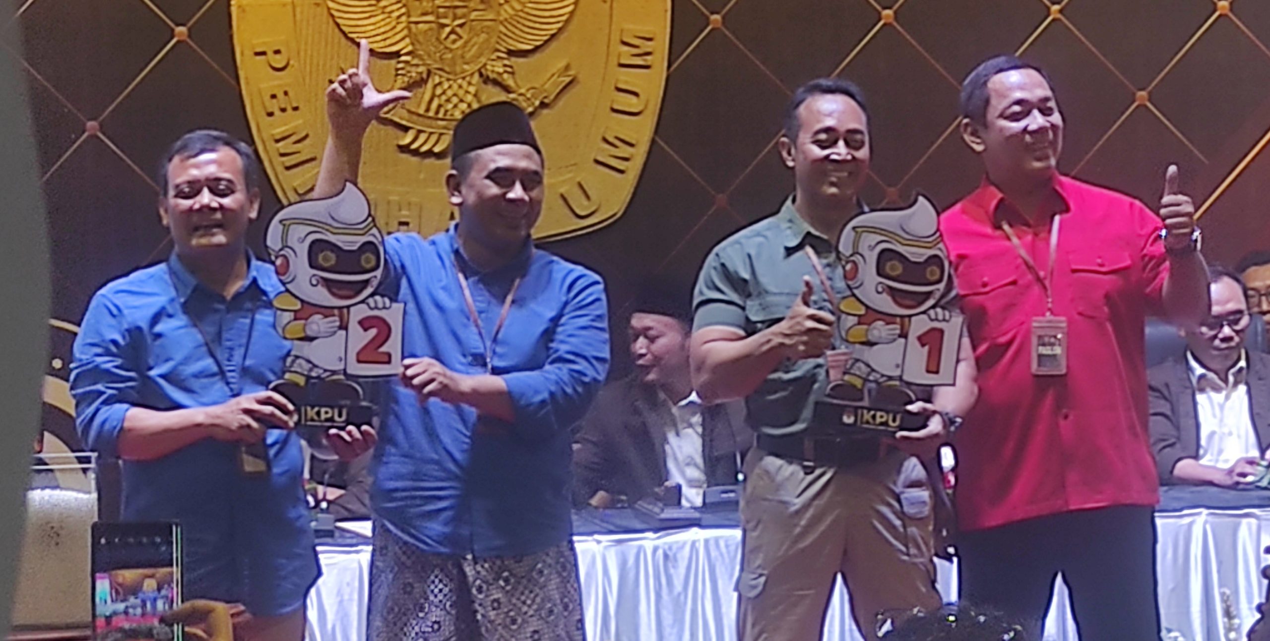 Paslon Andika-Hendrar mendapat nomor urut 1 dan Ahmad Luthfi-Taj Yasin nomor 2 dalam Pilkada Jateng, usai KPU Jateng mengundi nomor urut paslon, Senin (23/9/2024) malam. (Ist)