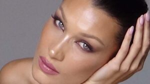 Di Prancis Supermodel Bella Hadid Serukan Aksi Bela Palestina