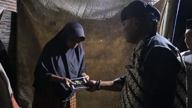 Kapolres Serang, AKBP Condro Sasongko menemui korban kebakaran menyampaikan bantuan dan rasa empati. (Ist)