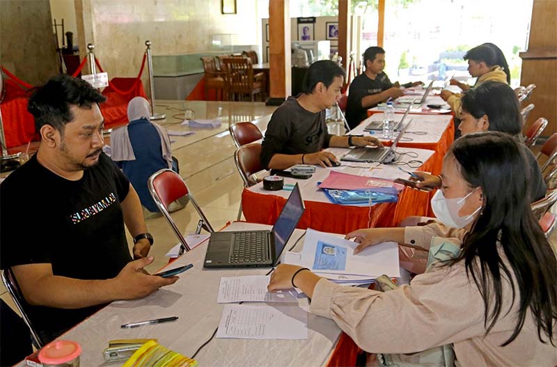 Pemkot Surabaya Beri Beasiswa Kepada 444 Mahasiswa