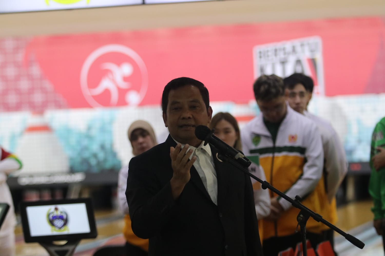 Ketua Umum PB PBI, Marsda TNI (Purn) Agus M Mahron menilai fasilitas di Boling Center kawasan Jalan Williem Iskandar, Kecamatan Percut Seituan, Kabupaten Deliserdang berkelas internasional. (Lilik)