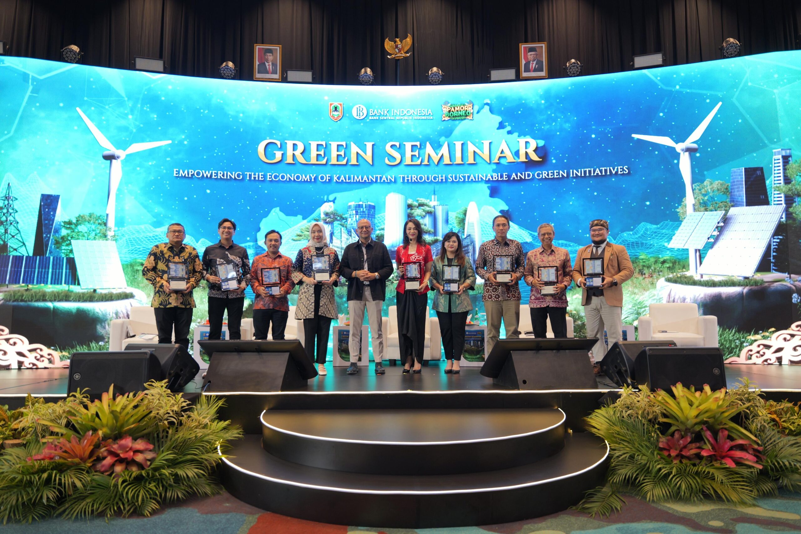 Asisten II Pemprov Kalsel Agus Diannor didampingi Fadjar Majardi, Kepala Perwakilan Bank Indonesia Kalimantan Selatan membuka seminar Green Seminar 2024 di Banjarmasin. (ist)