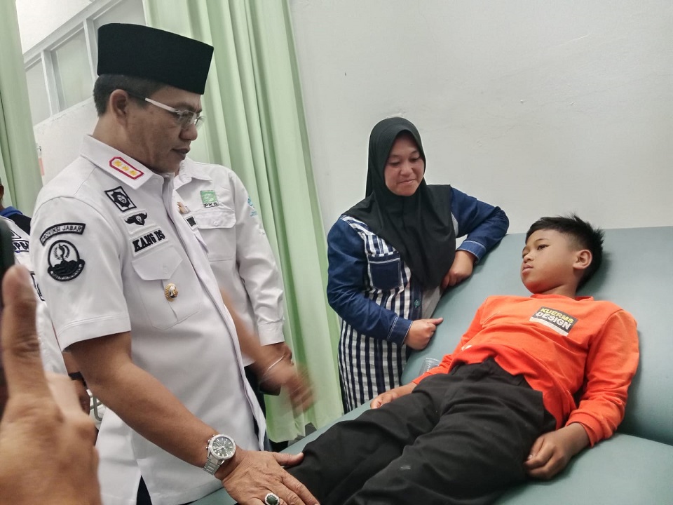 Bupati Dadang Supriatna gerak cepat hadir ke tengah korban gempa di Bandung. (Ist)