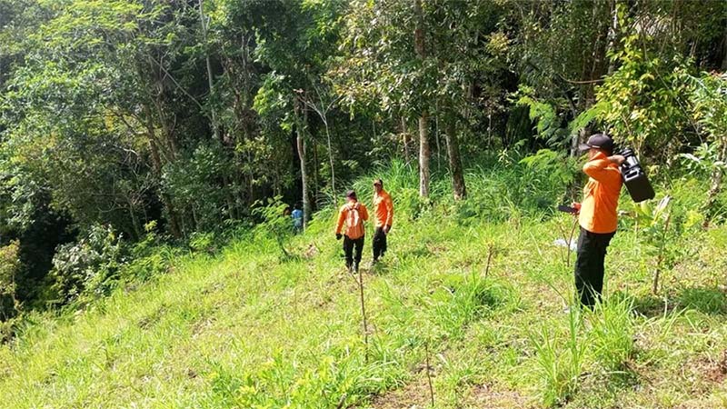 SAR dan 50 Warga Mencari Lansia 80 Tahun Hilang di Hutan